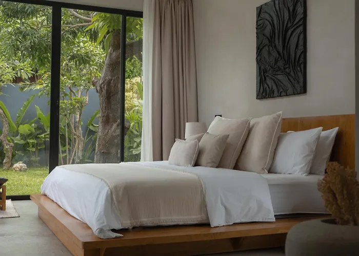 Zara Spacious, Chic And Classy 2 Bedroom 5 Minutes From Cliff Edge Villa *