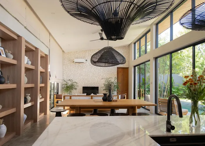 Zara Spacious, Chic And Classy 2 Bedroom 5 Minutes From Cliff Edge Villa *