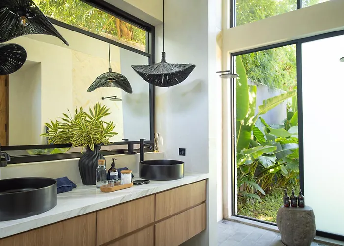 Villa Zara Spacious, Chic And Classy 2 Bedroom 5 Minutes From Cliff Edge Uluwatu (Bali)